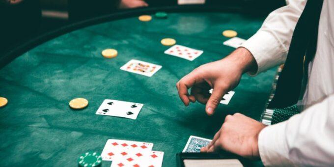 Tại Sao Liêng HitClub Thu Hút Người Chơi Năm 2025?